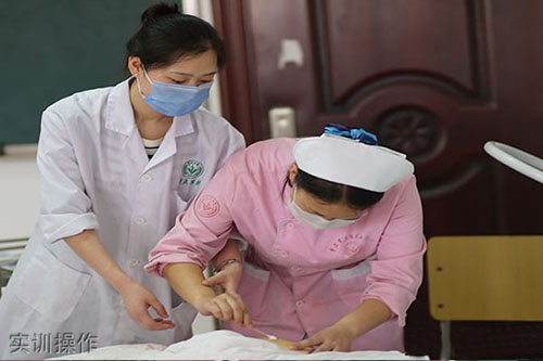 重慶市衛(wèi)生技工學(xué)校實訓(xùn)操作
