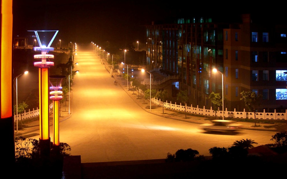 重慶工貿(mào)職業(yè)技術(shù)學院校園夜景