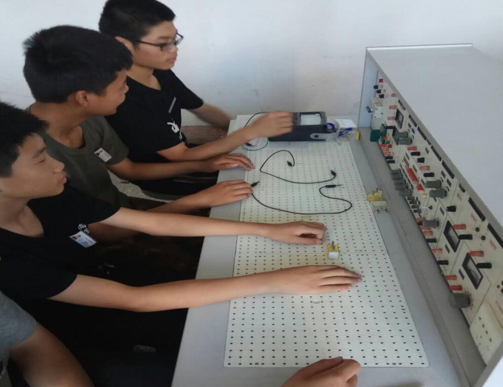 山東兗礦技師學(xué)院電工實(shí)驗(yàn)實(shí)訓(xùn)課開課啦！快來看看吧！