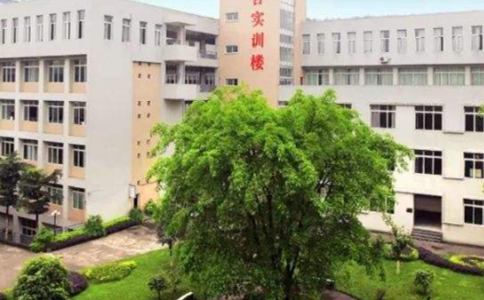 瀘州市交通技工學(xué)校2020年報(bào)名條件、招生對(duì)象
