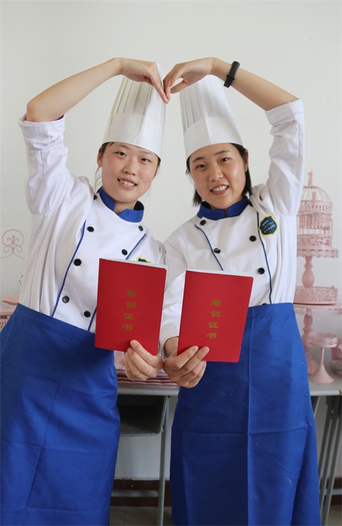 學做精品蛋糕 就來山東藍海職業(yè)學校！