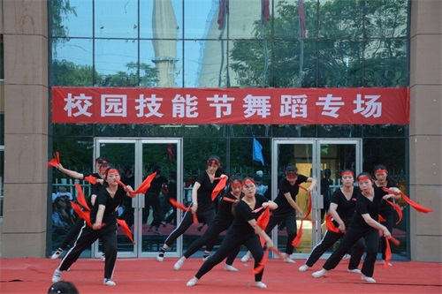 州智科技工學(xué)校第十四屆“人人登臺(tái)參與、秀展技能特長(zhǎng)、弘揚(yáng)自強(qiáng)信心”技能節(jié)  