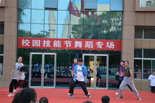 德州智科技工學(xué)校第十四屆“人人登臺(tái)參與、秀展技能特長(zhǎng)、弘揚(yáng)自強(qiáng)信心”技能節(jié)