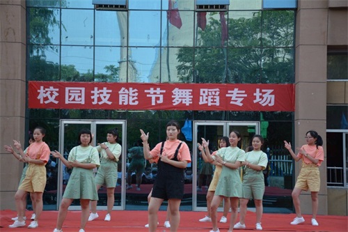 州智科技工學(xué)校第十四屆“人人登臺(tái)參與、秀展技能特長(zhǎng)、弘揚(yáng)自強(qiáng)信心”技能節(jié)  