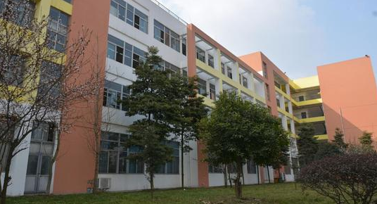 成都龍泉國盛技工學校評價