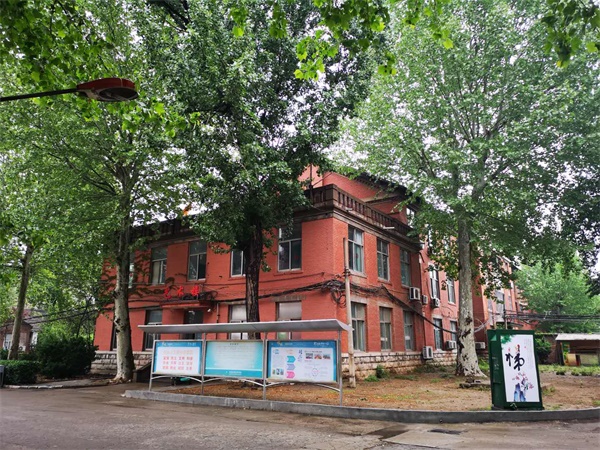 濟(jì)南應(yīng)用技術(shù)職業(yè)中等專業(yè)學(xué)校有幾個(gè)校區(qū)？