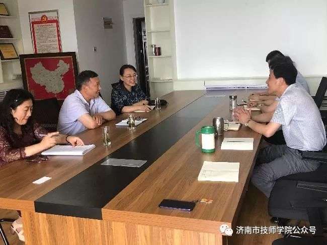 濟南市技師學(xué)院劉和民副院長參加醫(yī)藥系服務(wù)企業(yè)活動