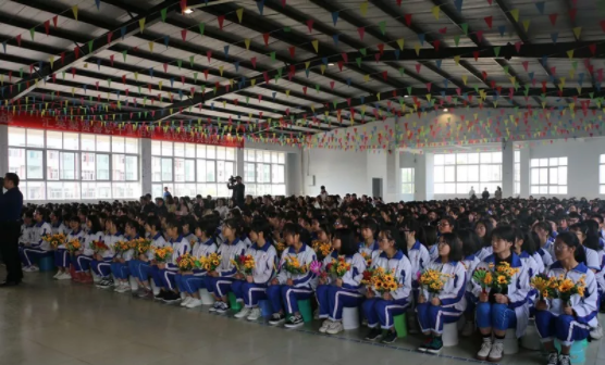 “閬中市第四屆優(yōu)秀民樂進(jìn)校園”閬中師范首站演出活動(dòng)取得圓滿成功