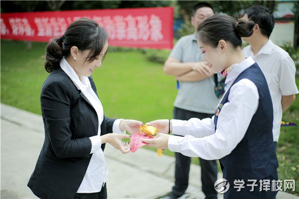 2019在洋溢著豐收喜悅的金秋九月，共同迎來了第三十五個(gè)教師節(jié)