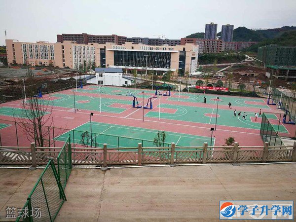 成都信息技術(shù)學(xué)校學(xué)費(fèi)、報(bào)名費(fèi)多少錢(qián)？