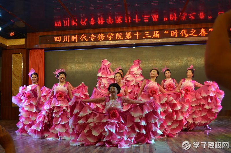 “時代之春”第十三屆藝術(shù)節(jié)暨2019春新生開學(xué)典禮在成都舉行