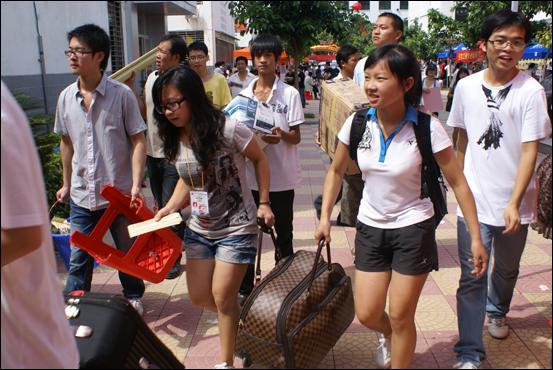 2020年重慶大學(xué)城科技學(xué)院大一新生開學(xué)報(bào)到時(shí)間和新生入學(xué)手冊指南