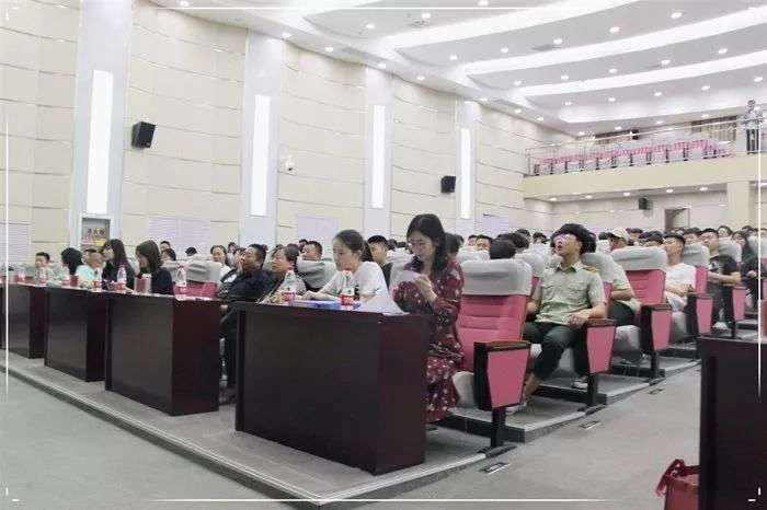 山東公路技師學(xué)院舉辦2020年校園十佳歌手大賽