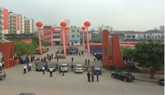 招收專業(yè)：機(jī)電技術(shù)應(yīng)用、計(jì)算機(jī)應(yīng)用、電子商