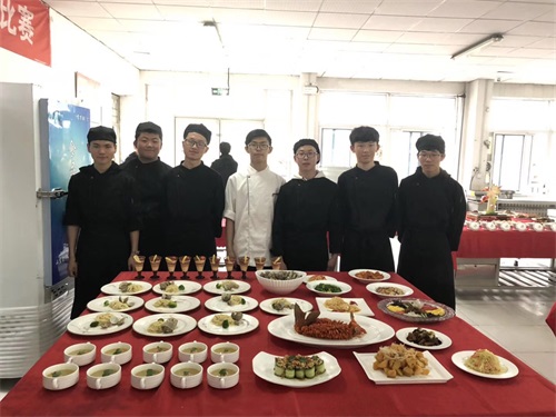 山東省濰坊商業(yè)學(xué)校2018級(jí)烹飪專業(yè)學(xué)生的創(chuàng)意技能比賽作品展！