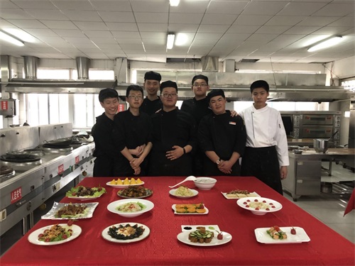 山東省濰坊商業(yè)學(xué)校2018級(jí)烹飪專業(yè)學(xué)生的創(chuàng)意技能比賽作品展！