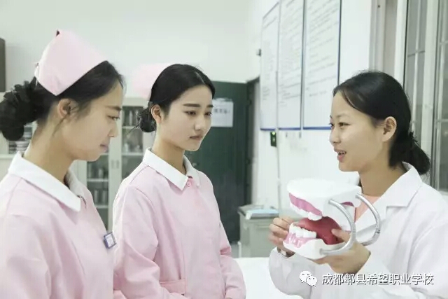 初中女生讀成都衛(wèi)校怎么樣？