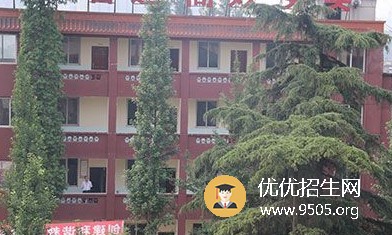 樂(lè)山工業(yè)電子學(xué)校學(xué)校食堂環(huán)境與寢室宿舍介紹