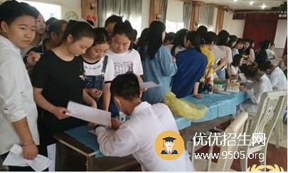 四川省紅十字衛(wèi)生學校學費及收費標準