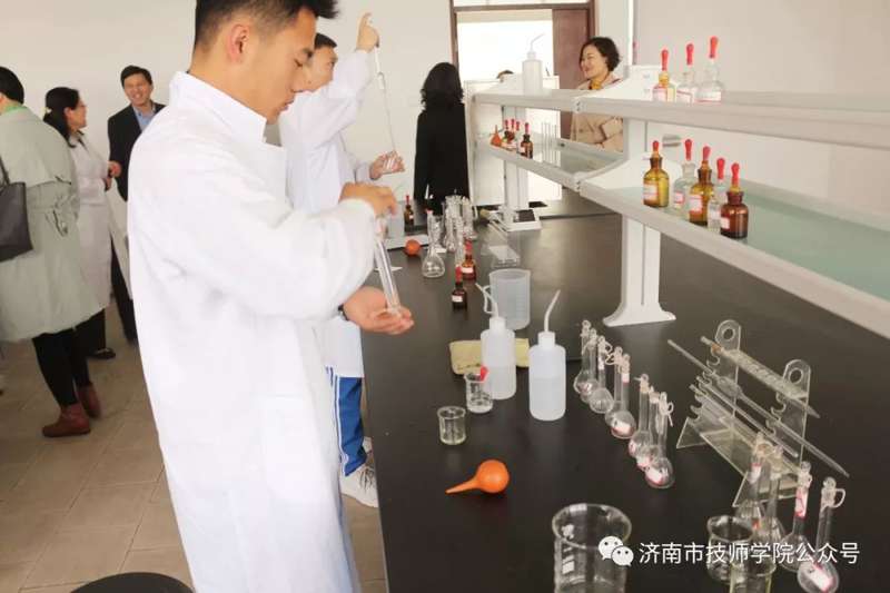 濟南市技師學院醫(yī)藥與化學工程系舉行“技能競賽月”系列活動