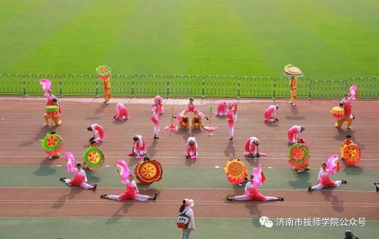 濟(jì)南市技師學(xué)院春季田徑運(yùn)動(dòng)會(huì)在省體育中心隆重召開