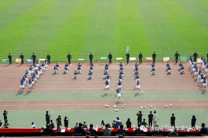 濟(jì)南市技師學(xué)院春季田徑運(yùn)動(dòng)會(huì)在省體育中心隆重召開