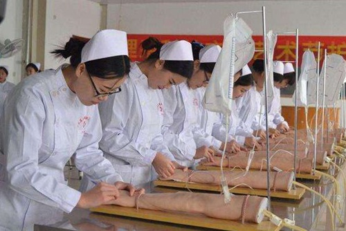  貴陽(yáng)衛(wèi)生學(xué)校護(hù)理專(zhuān)業(yè)的就業(yè)方向有哪些？