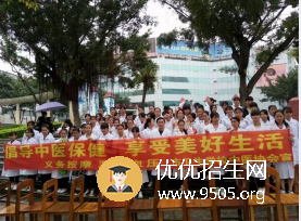 玉林市衛(wèi)生學(xué)校學(xué)校食堂環(huán)境與寢室宿舍介紹