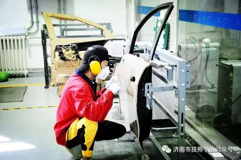 濟(jì)南市技師學(xué)院汽車工程學(xué)院舉行汽車技術(shù)專業(yè)技能大賽！