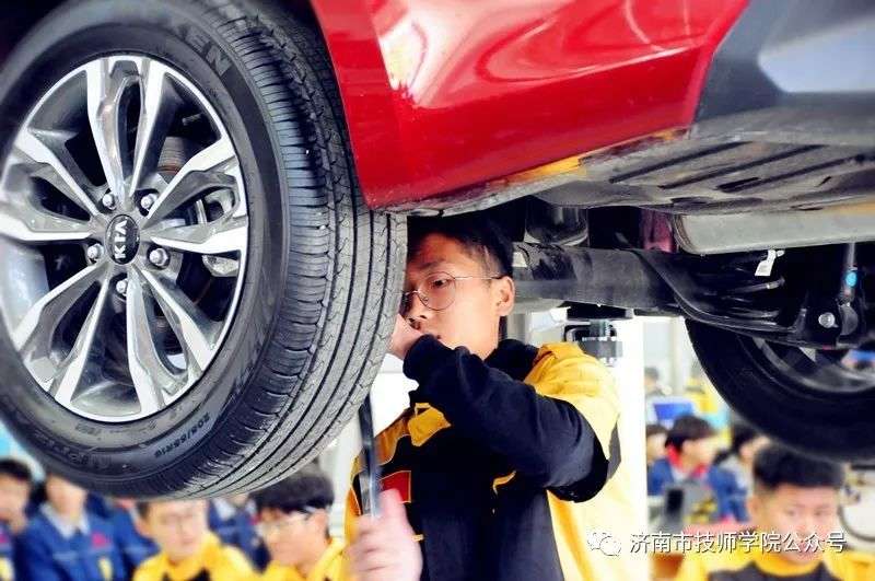 濟(jì)南市技師學(xué)院汽車工程學(xué)院舉行汽車技術(shù)專業(yè)技能大賽！