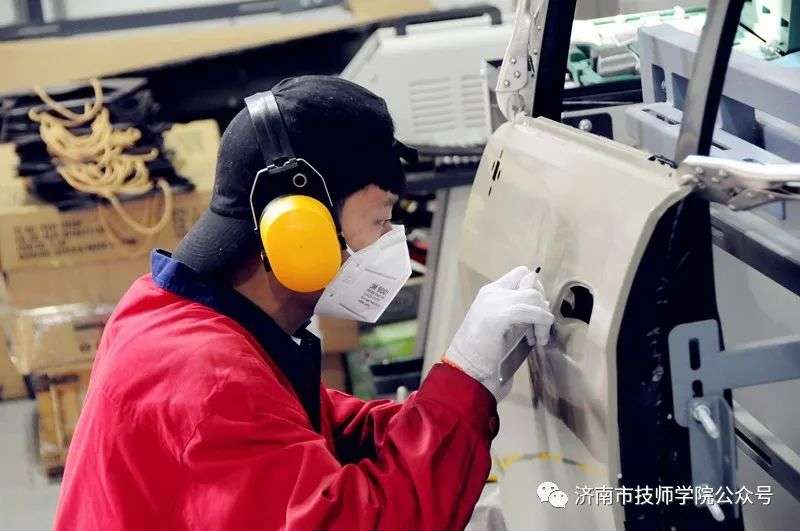 濟(jì)南市技師學(xué)院汽車工程學(xué)院舉行汽車技術(shù)專業(yè)技能大賽！