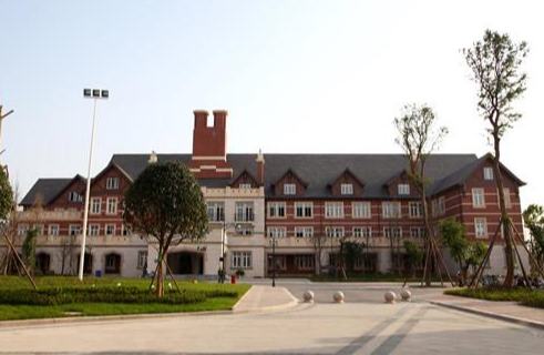 成都西南航空職業(yè)學(xué)校學(xué)費(fèi)多少
