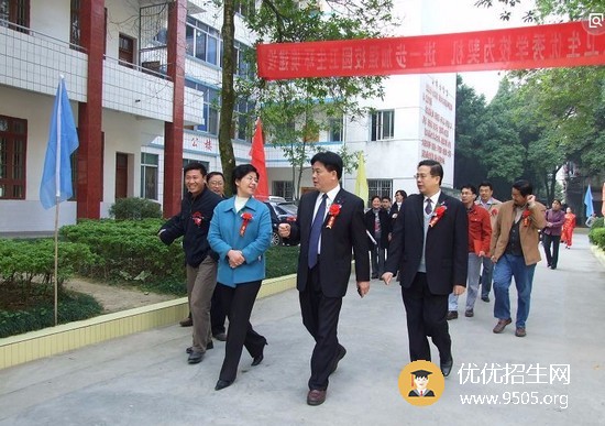 河池市衛(wèi)生學(xué)校招生老師QQ及電話