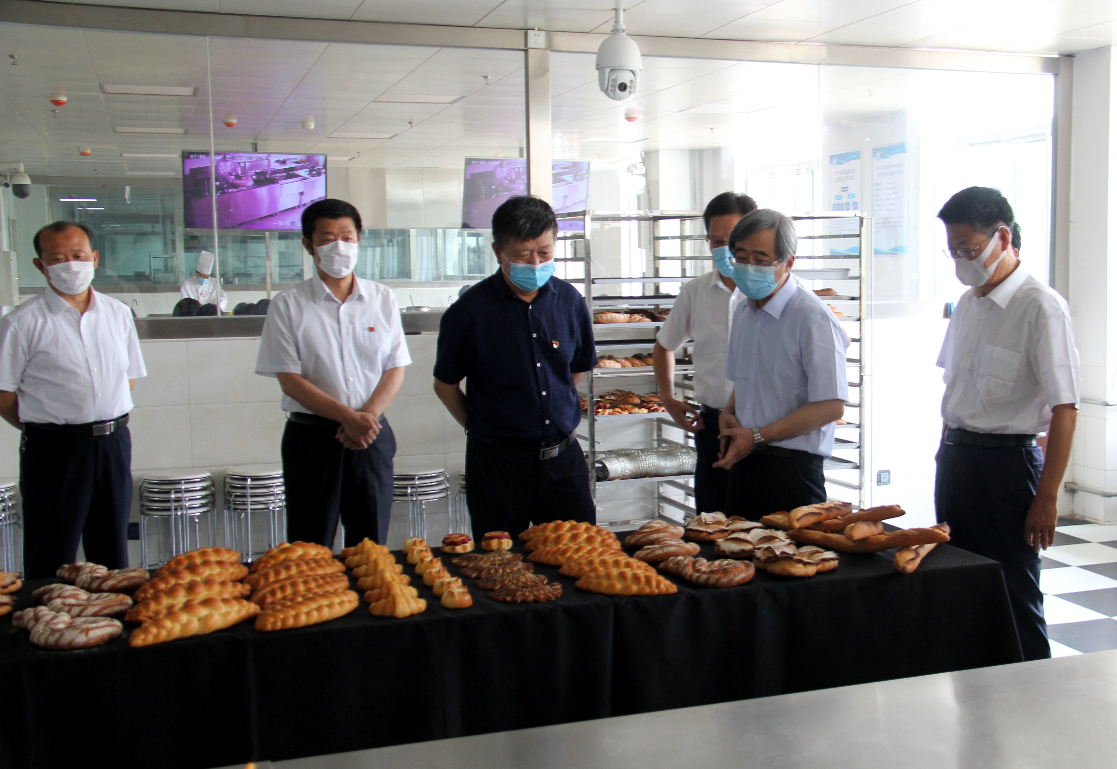 省人社廳職業(yè)能力建設(shè)處處長(zhǎng)張龍來(lái)濰坊市技師學(xué)院督導(dǎo)巡查