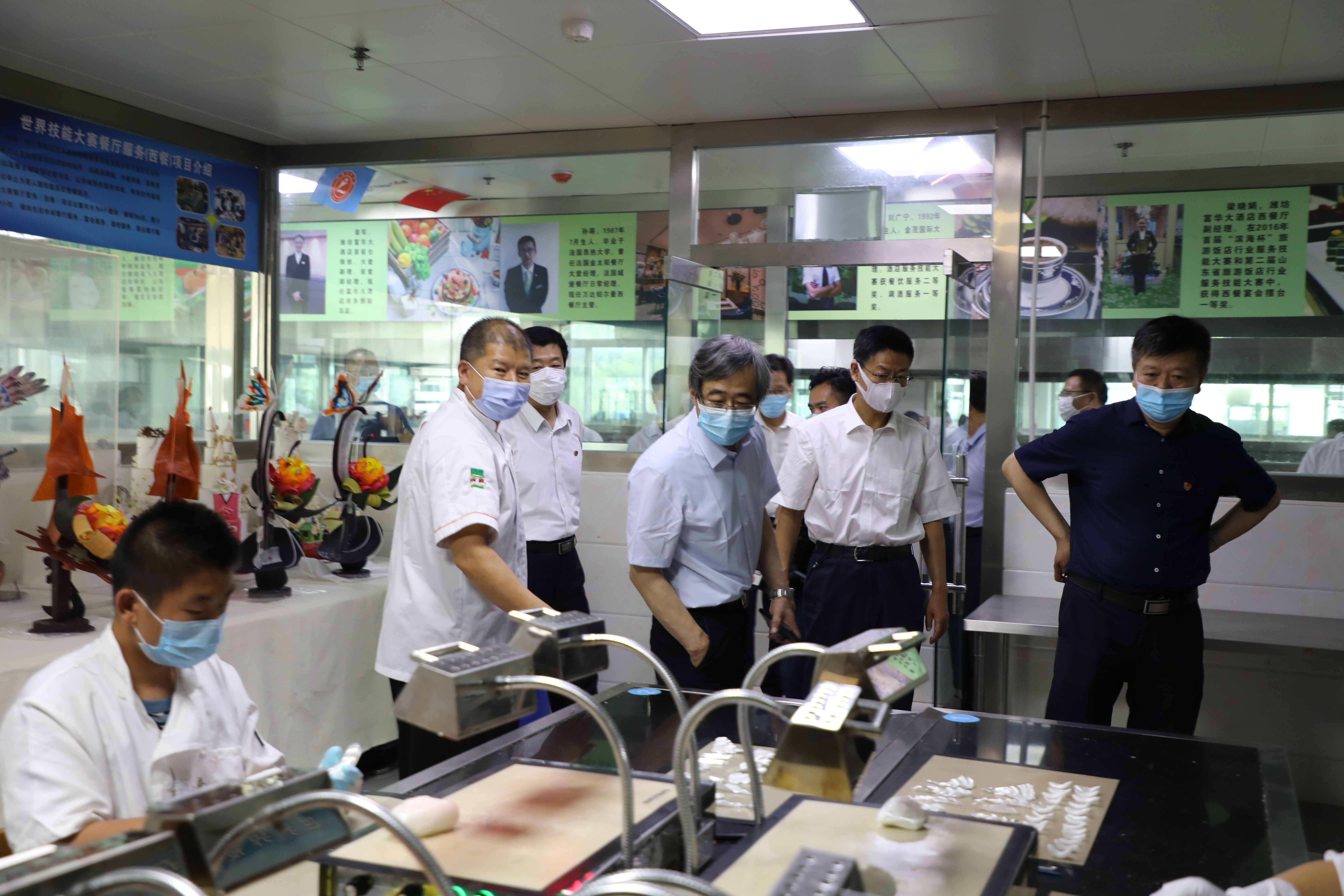 省人社廳職業(yè)能力建設(shè)處處長(zhǎng)張龍來(lái)濰坊市技師學(xué)院督導(dǎo)巡查