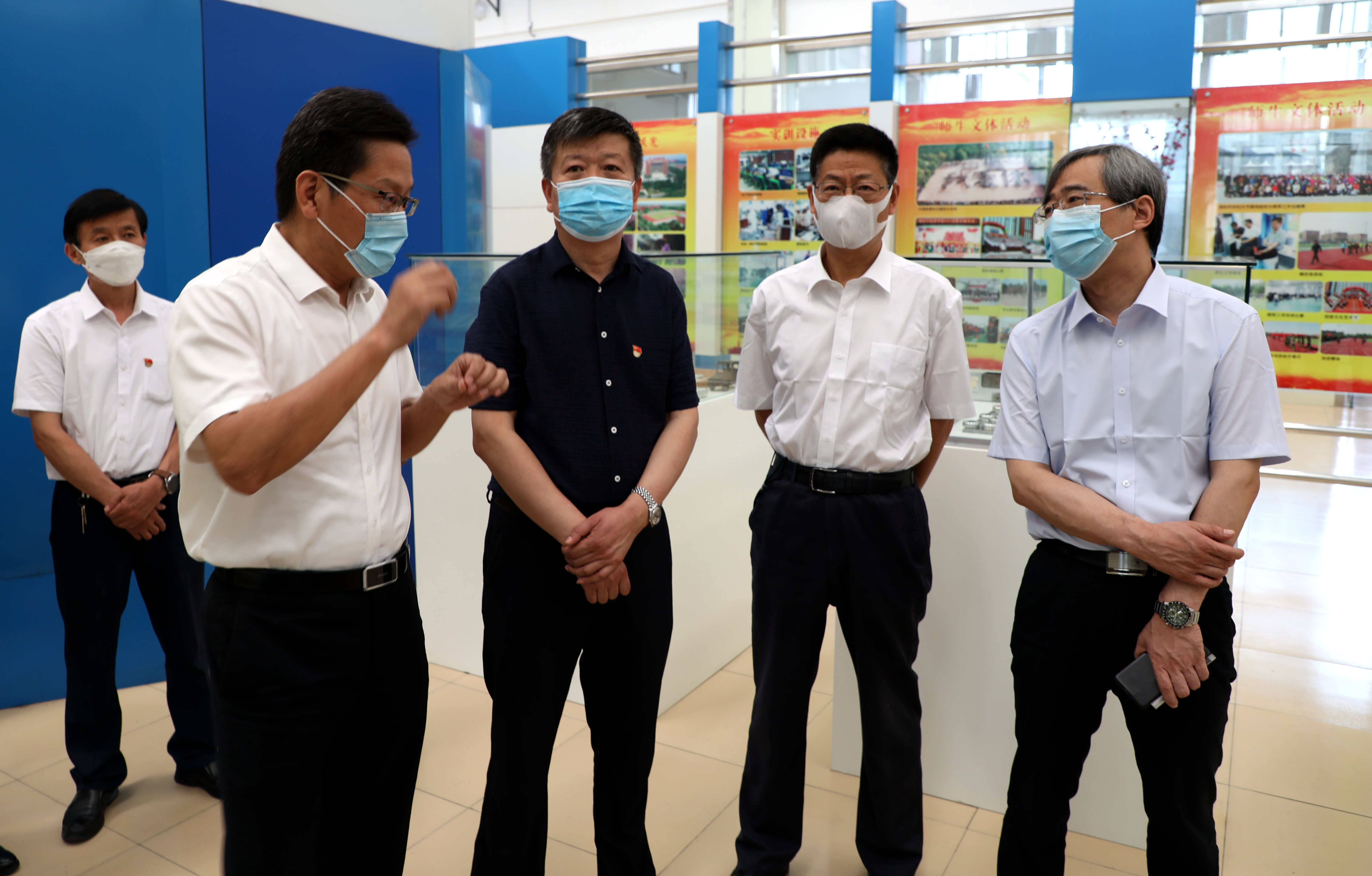 省人社廳職業(yè)能力建設(shè)處處長(zhǎng)張龍來(lái)濰坊市技師學(xué)院督導(dǎo)巡查