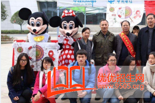 四川省巴中市技工學校學校食堂環(huán)境與寢室宿舍介紹