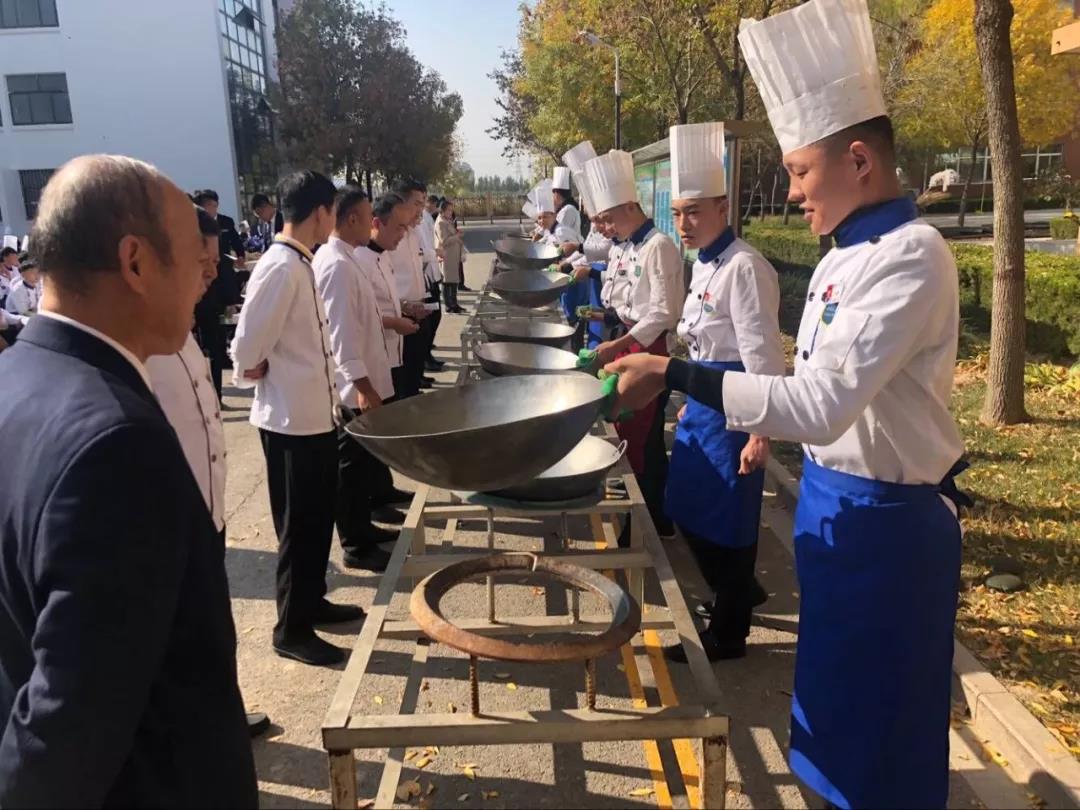 山東藍海職業(yè)學(xué)校中餐烹飪系舉行勺工大賽