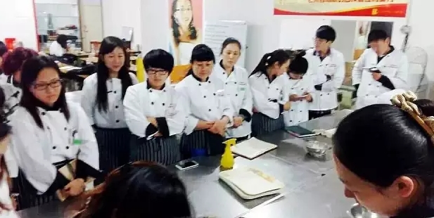 想學西點，一定要來煙臺市波絲蒂中西糕點職業(yè)技能培訓學校！