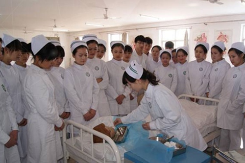  貴州中專職業(yè)學校護理專業(yè)的招生條件是怎么樣？