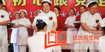 新疆醫(yī)科大學招生老師QQ及電話
