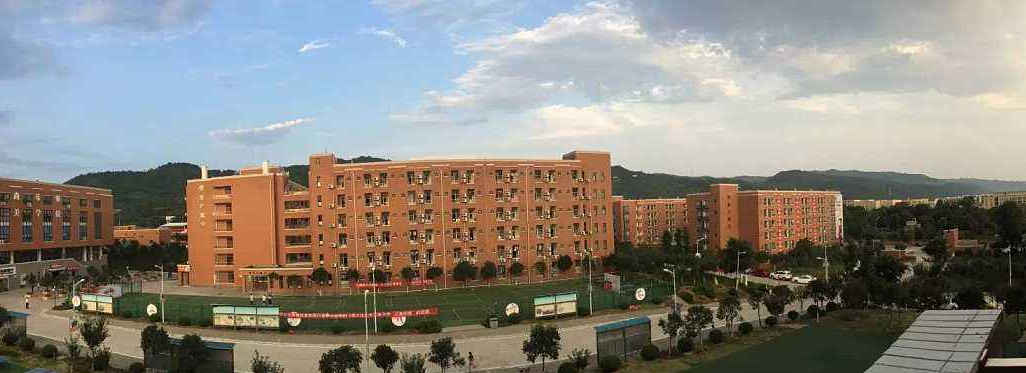 成都高鐵學(xué)校找哪家好