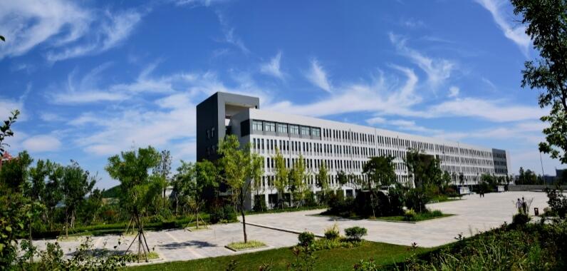 濟南電子機械工程學校報名條件是什么？報名條件高嗎？怎么錄?。? title=