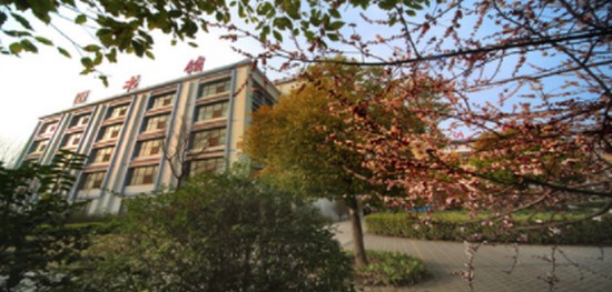 商丘醫(yī)學(xué)高等專科學(xué)校學(xué)校食堂環(huán)境與寢室宿舍介紹