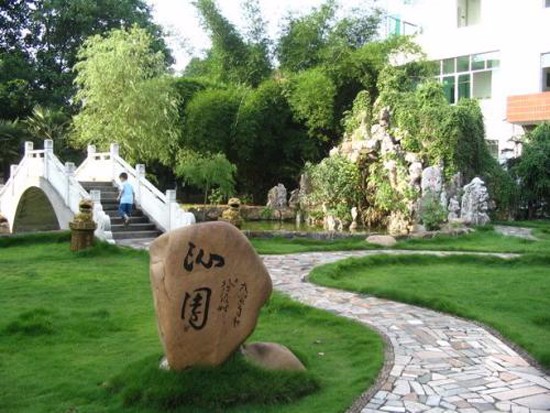 保山中醫(yī)藥高等?？茖W校學校食堂環(huán)境與寢室宿舍介紹