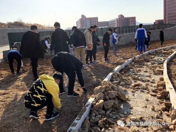 濟南市技師學院信息工程學院開展學雷鋒志愿服務活動