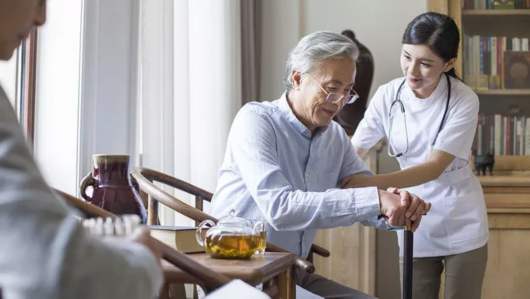 我國(guó)老年人護(hù)理行業(yè)的前景怎么樣？