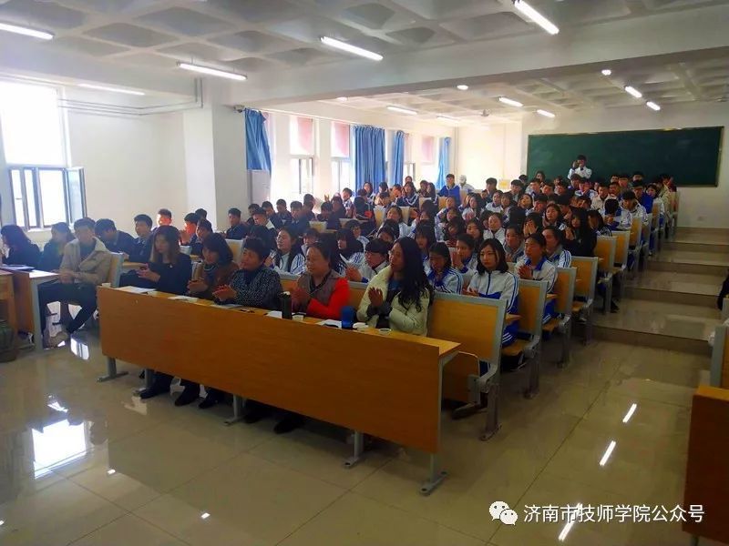 濟(jì)南市技師學(xué)院學(xué)工處組織開展“我微笑、我快樂、我成長”演講比賽