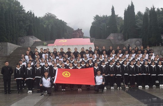 重慶市南丁衛(wèi)生職業(yè)學校學校食堂環(huán)境與寢室宿舍介紹