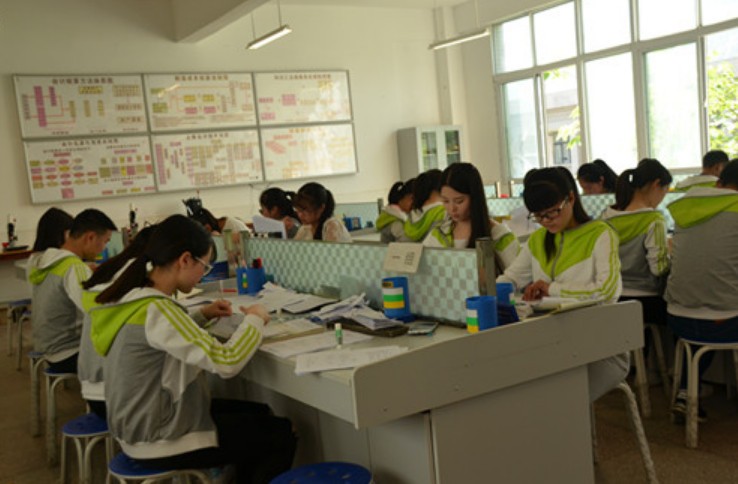 四川省南江縣小河職業(yè)中學學費及收費標準